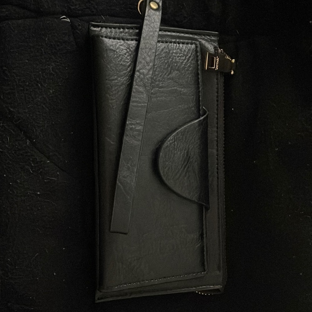 Jen & Co wallet with detachable wristlet